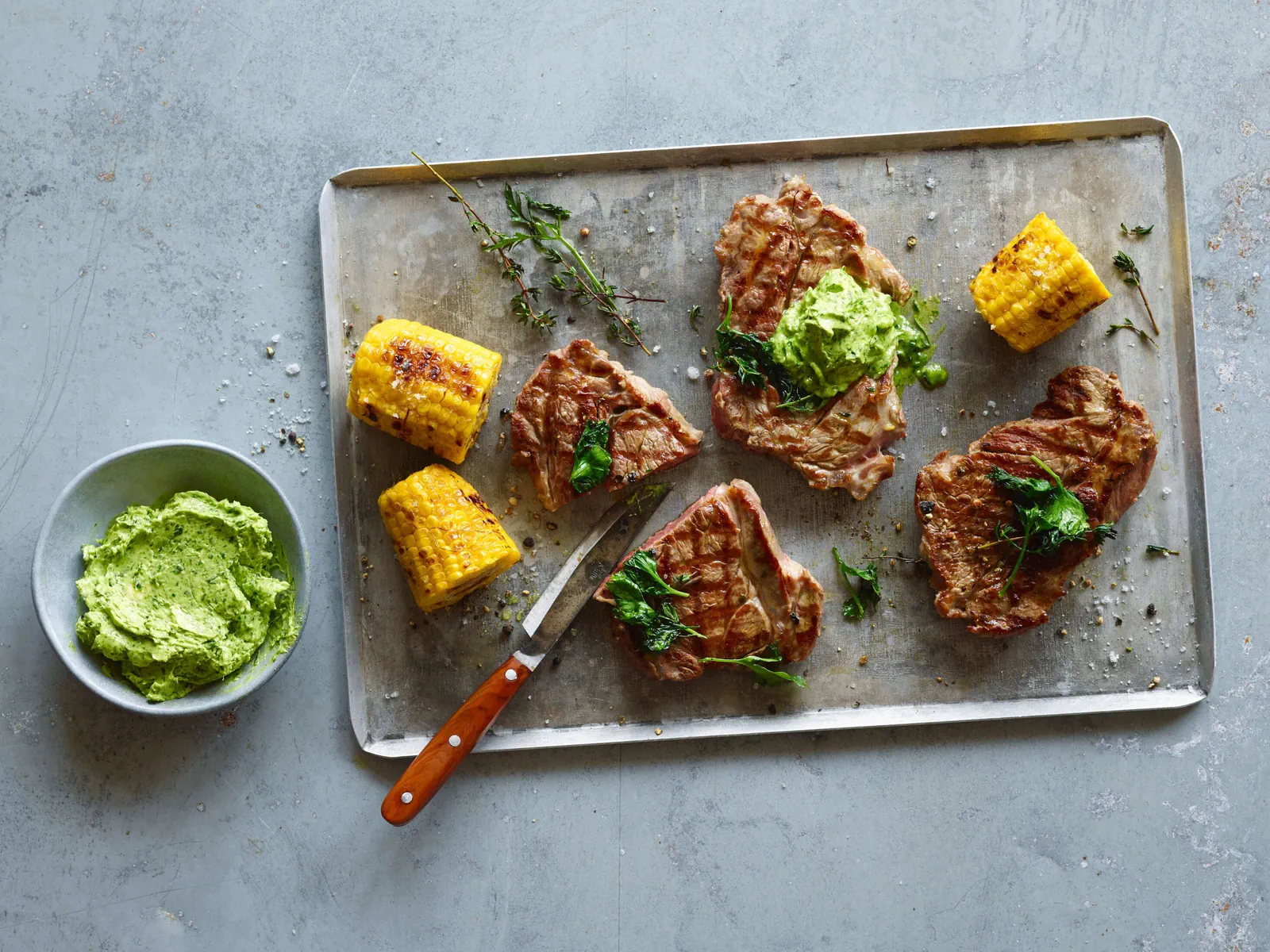 hohrueckensteak-mit-kraeuterbutter-und-maiskolben-0-4-3